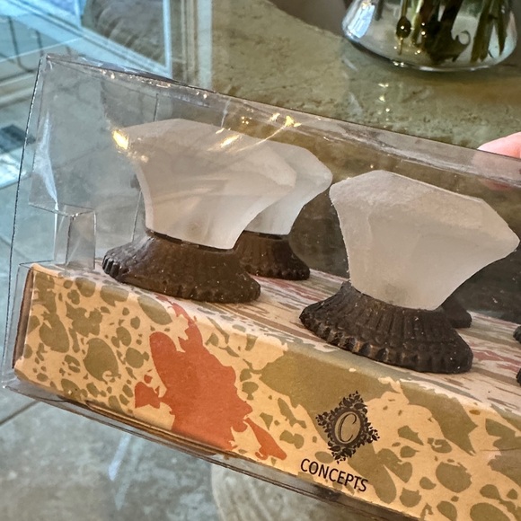 New in Box Set of 6 Frosted Glass Drawer Drawer Pulls - Picture 7 of 13